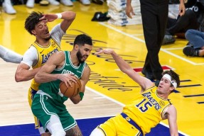 开云体育官网-DWG带队取胜！，塔图姆重要时刻持续失利上演精彩一战的简单介绍